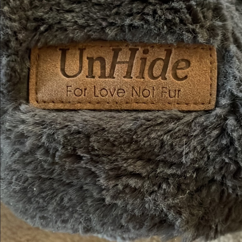 2 unhide lil marsh blankets grey and beige